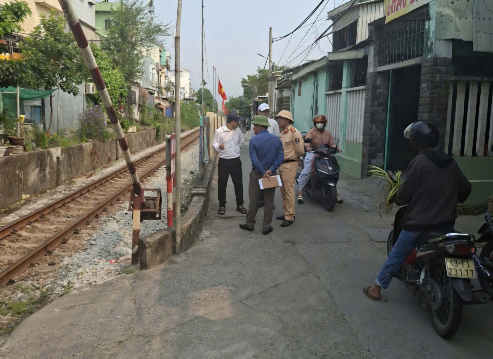 Kiến nghị xóa nhiều lối đi tự mở qua đường sắt đoạn Huế - Quảng Ngãi