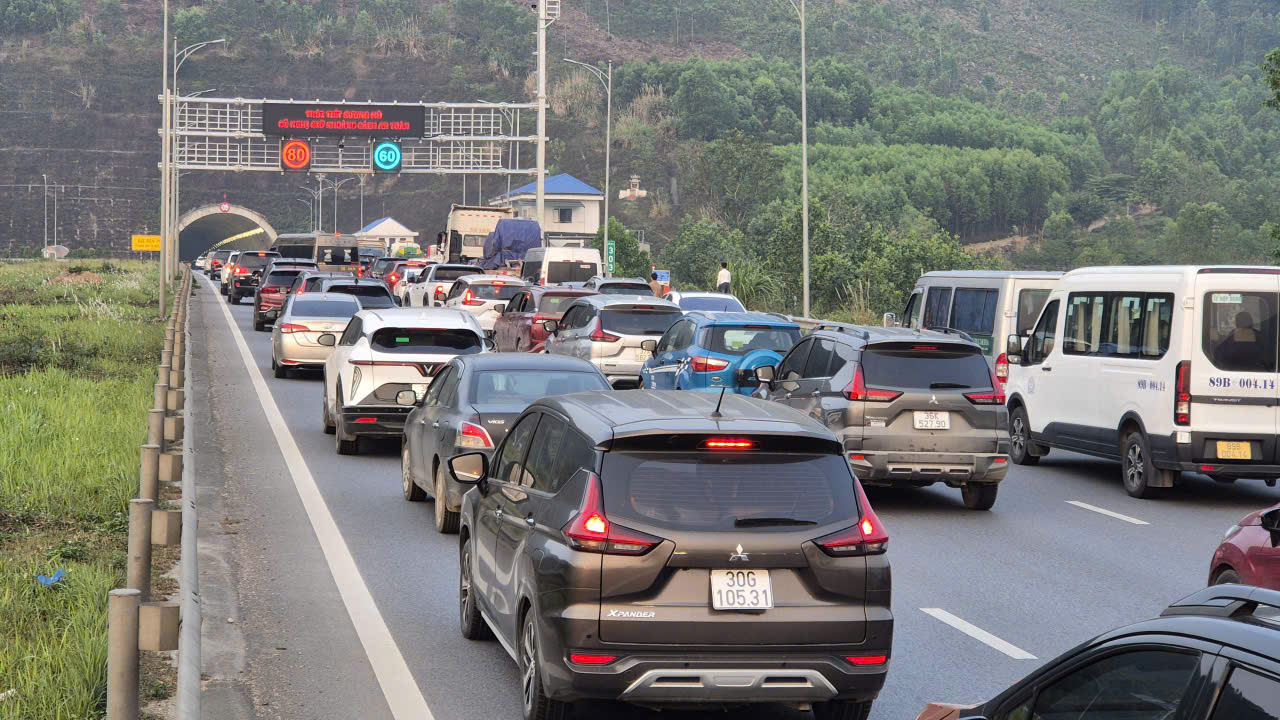 Ngày cuối kỳ nghỉ Tết: Dự kiến đóng chiều đường cao tốc ra khỏi Hà Nội và TP.HCM, ưu tiên cho phương tiện vào thành phố