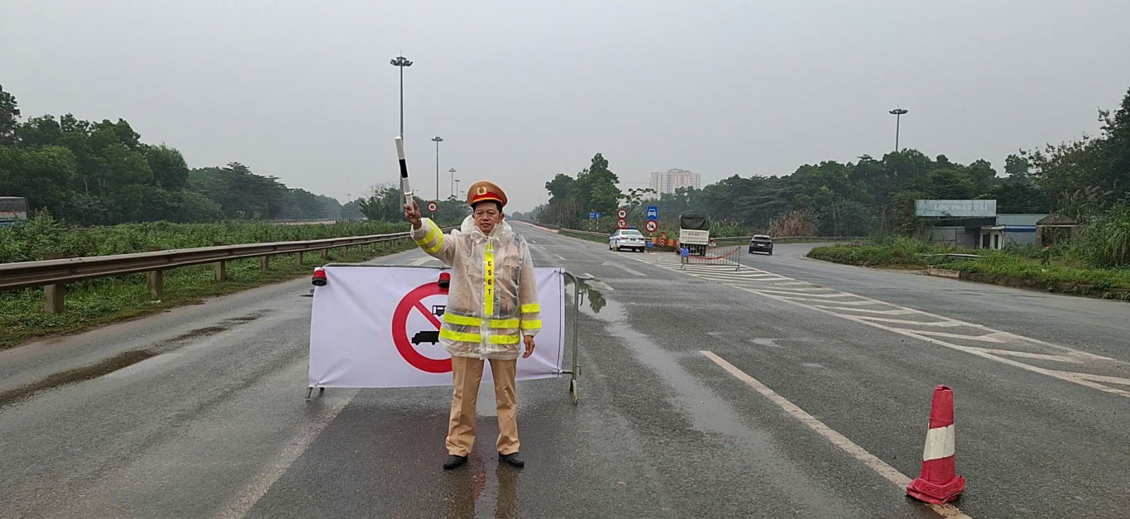 Cấm xe tải nặng trên Đại lộ Thăng Long, Vành đai 3 trên cao đến 25/1