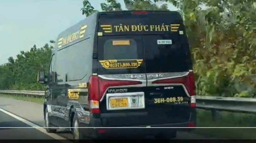 Xử phạt tài xế xe khách limousine đi vào làn dừng khẩn cấp trên cao tốc, phớt lờ hiệu lệnh của CSGT
