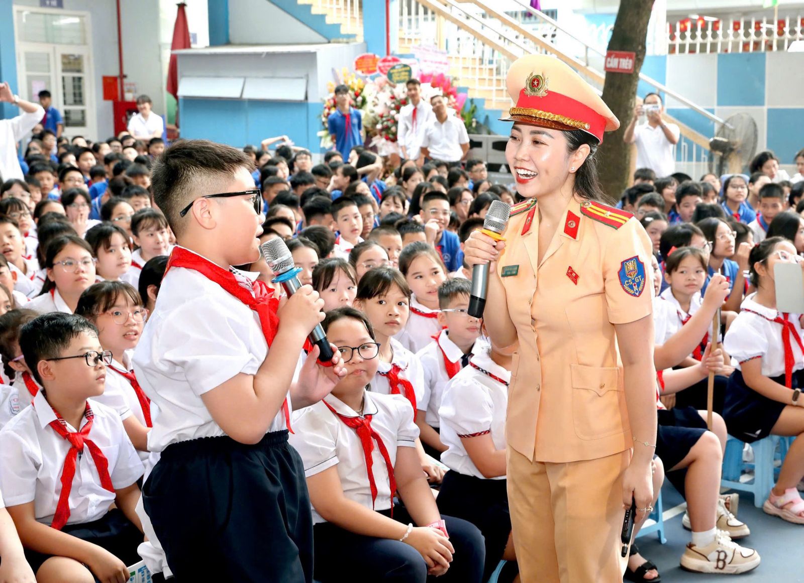 Hà Nội tuyên truyền ATGT cho học sinh Trường liên cấp Tiểu học và THCS Chương Dương