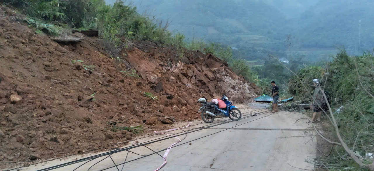 Lào Cai: Phân luồng giao thông trên QL279 qua xã Bảo Hà do mưa lũ