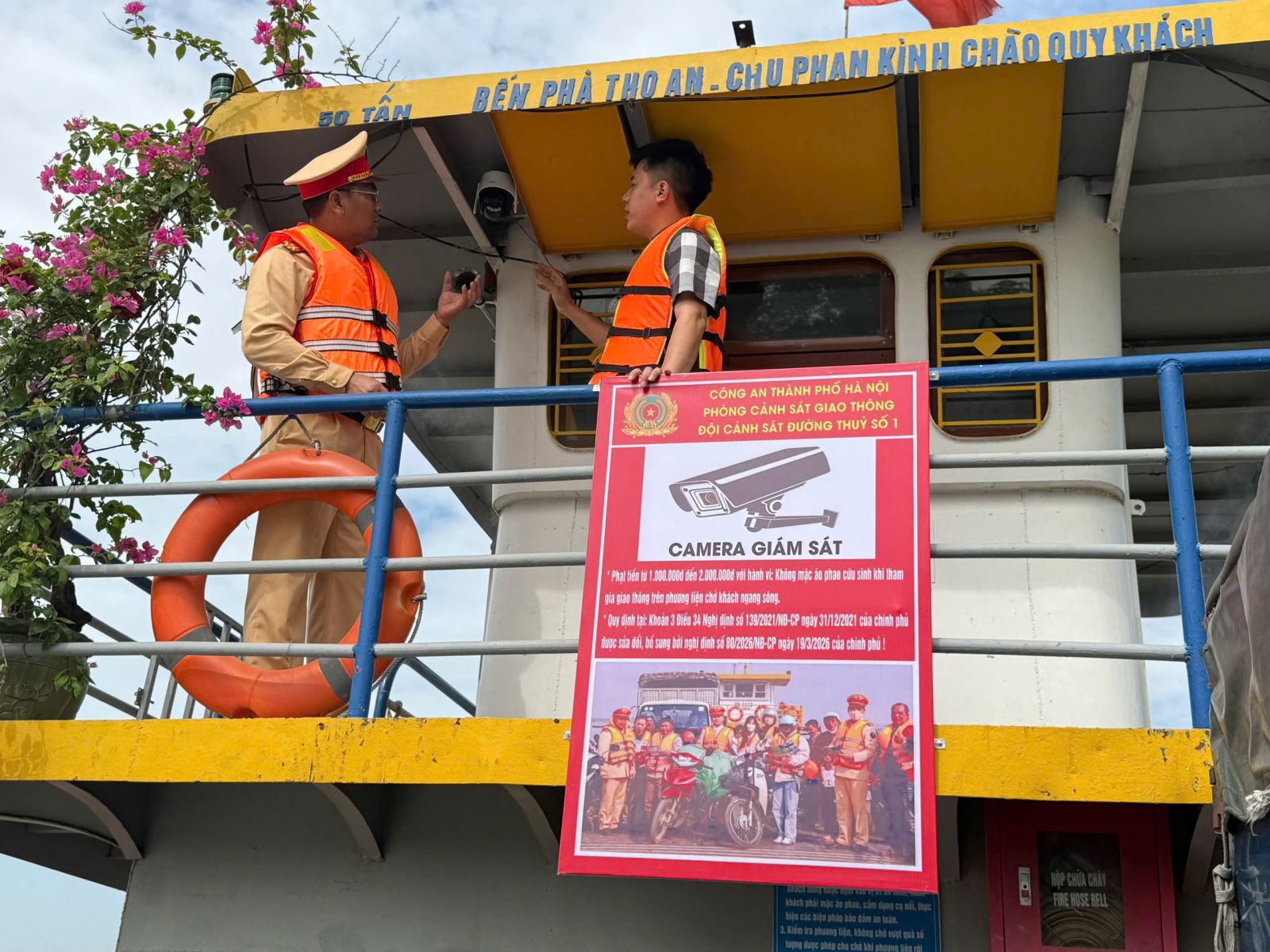 Cảnh sát đường thủy Hà Nội lắp camera giám sát tại các bến khách ngang sông