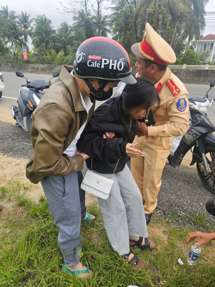 CSGT Đà Nẵng kịp thời đưa nữ sinh lên cơn co giật đi cấp cứu