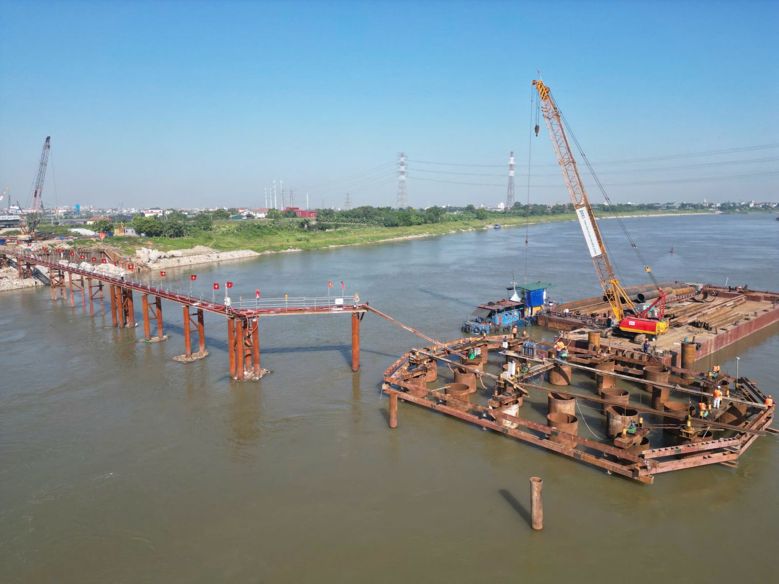 Hà Nội: Tăng tốc thi công cầu Mễ Sở giữa 