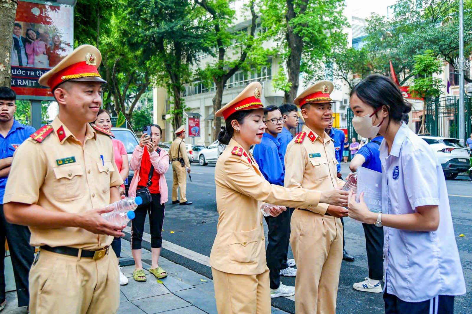 CSGT Hà Nội hướng dẫn đảm bảo ATGT trong mùa thi