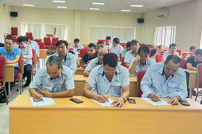 Hà Nội: Tổ chức tuyên truyền ATGT cho hàng trăm lái xe buýt trên địa bàn