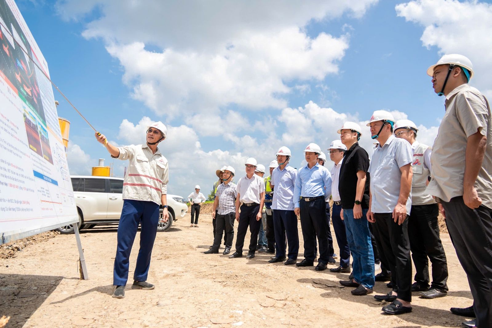 Nghiên cứu áp dụng mô hình quản trị số của Đèo Cả khi xây dựng, vận hành Trường THPT Nghĩa Trụ