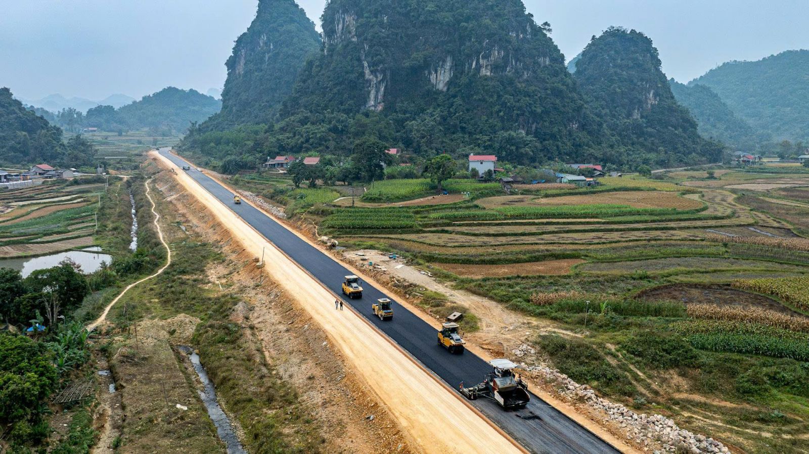 Nghiêm cấm người và phương tiện không có nhiệm vụ đi vào cao tốc Đồng Đăng - Trà Lĩnh đang thi công