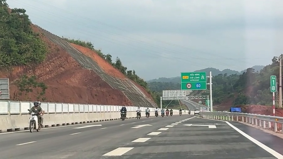 Đề nghị tăng cường kiểm tra, xử lý người và phương tiện lưu thông trái phép trên cao tốc Hữu Nghị - Chi Lăng