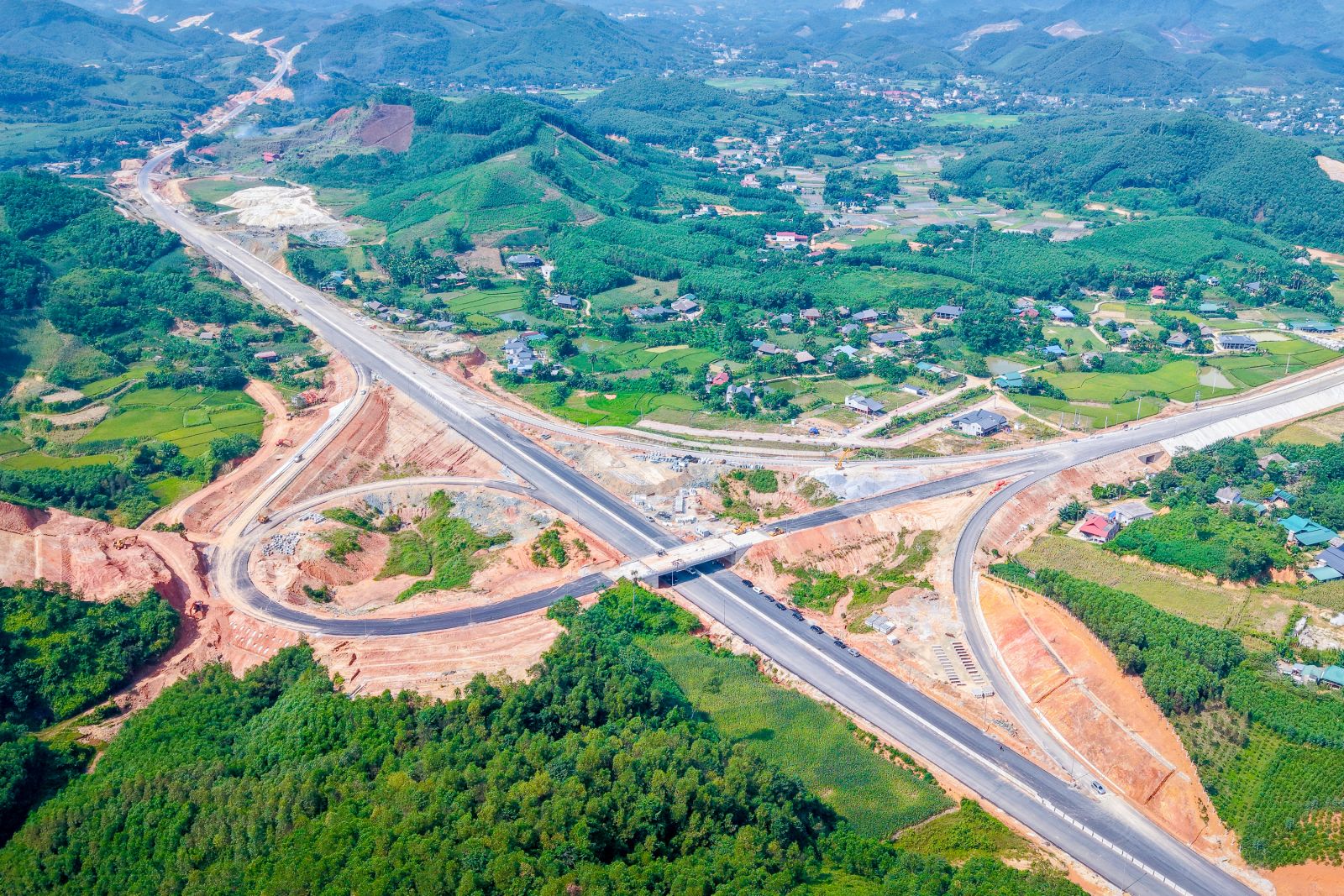 Cao tốc Tuyên Quang - Hà Giang: Thi công cầu bảo đảm tiến độ, 5 gói thầu xây đường cần tăng tốc