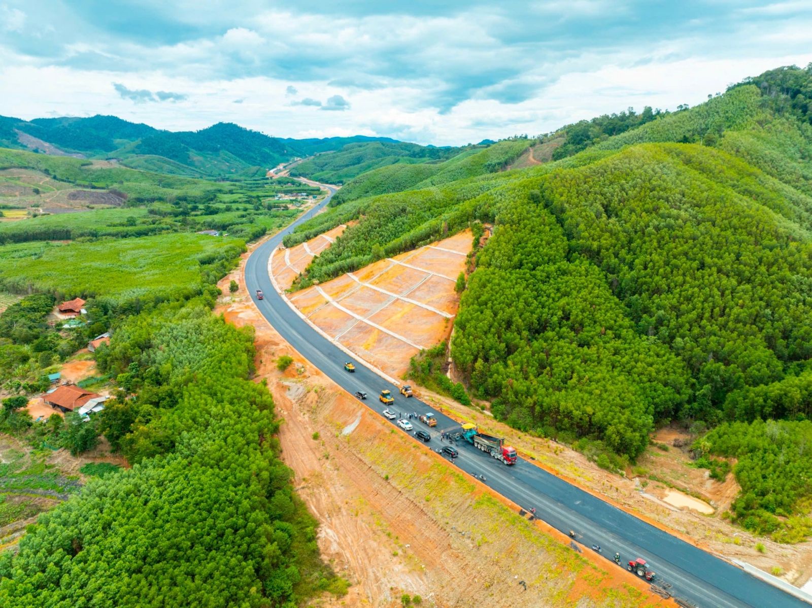 Vượt khó thi công và truyền nghề trên cao tốc Khánh Hòa – Buôn Ma Thuột
