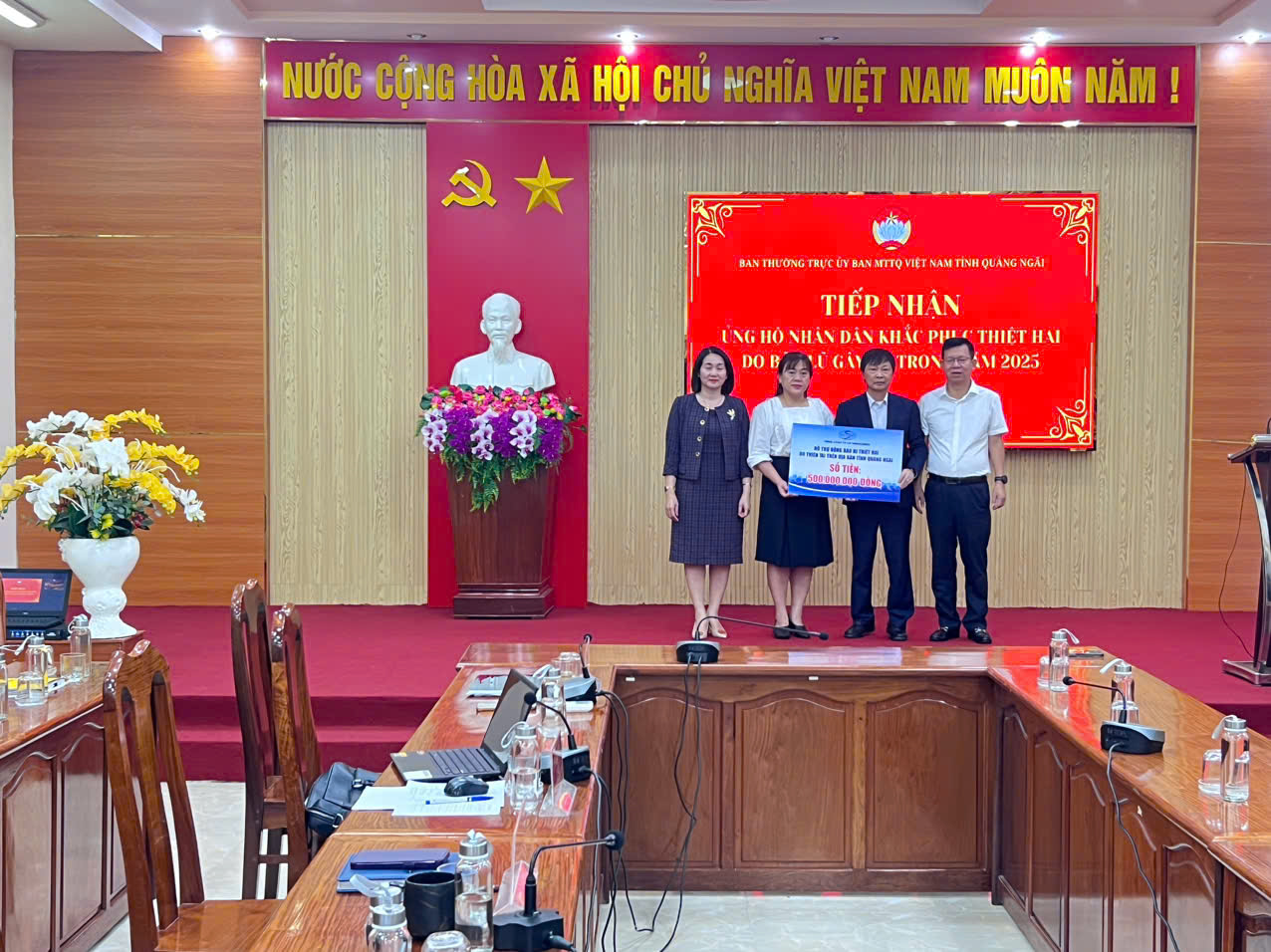 VINACONEX chung tay hỗ trợ đồng bào miền Trung khắc phục hậu quả thiên tai, lũ lụt