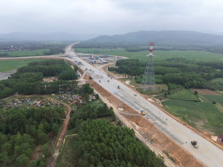Khẩn trương xử lý dứt điểm mặt bằng còn vướng mắc tại cao tốc Quảng Ngãi - Hoài Nhơn
