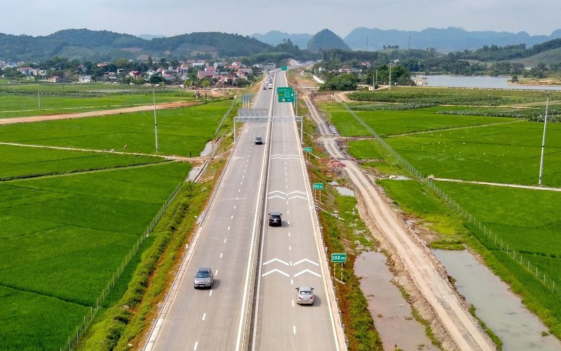 Một doanh nghiệp đề xuất đầu tư mở rộng 415 km cao tốc Bắc - Nam từ Mai Sơn đến Cam Lộ