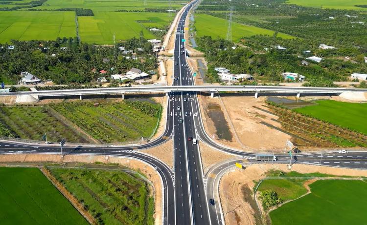 Đề nghị xử lý dứt điểm vướng mắc mặt bằng cao tốc Mỹ Thuận - Cần Thơ trong tháng 9/2026