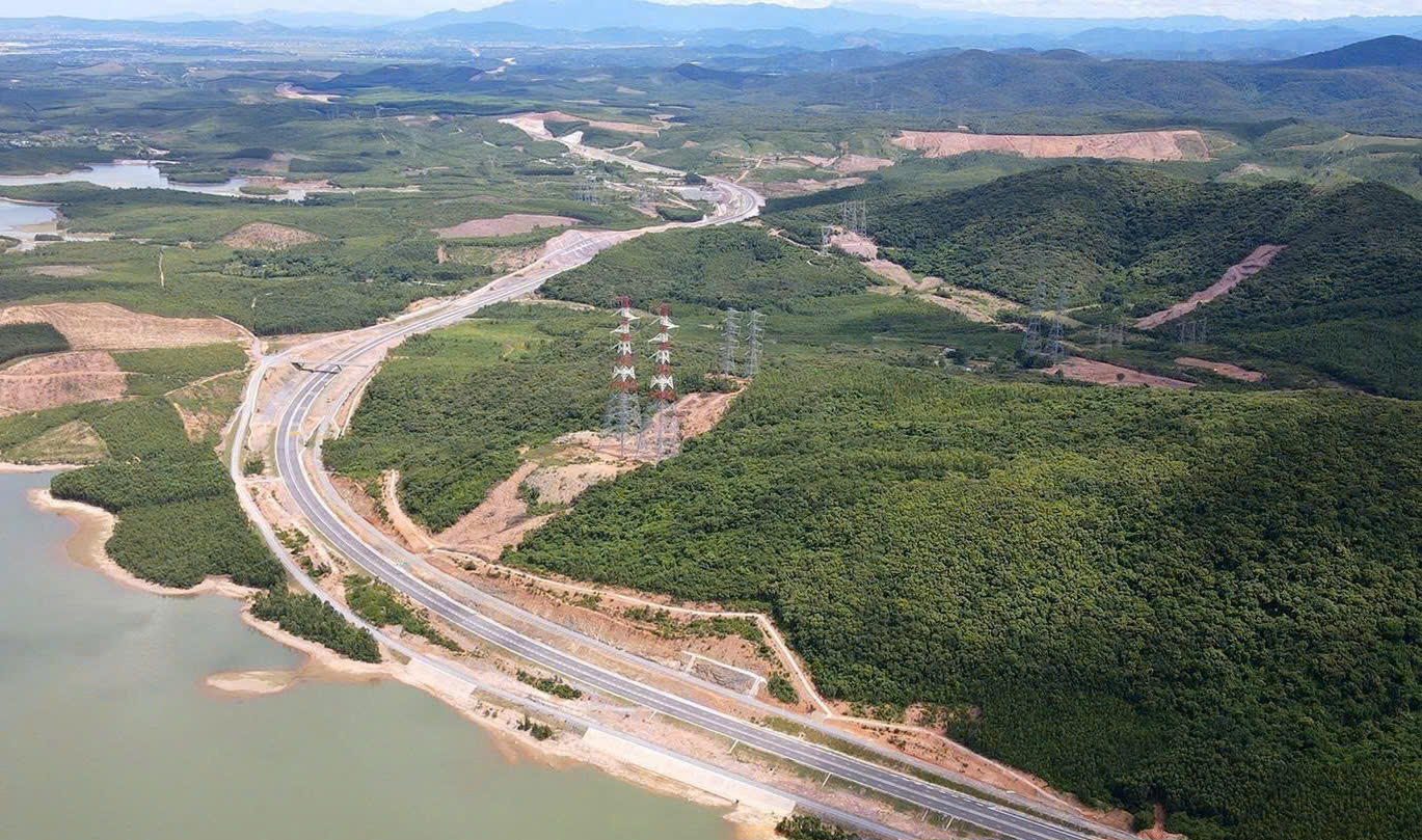 Bộ Xây dựng yêu cầu khẩn trương khắc phục tồn tại của 2 cao tốc từ Vũng Áng đến Vạn Ninh