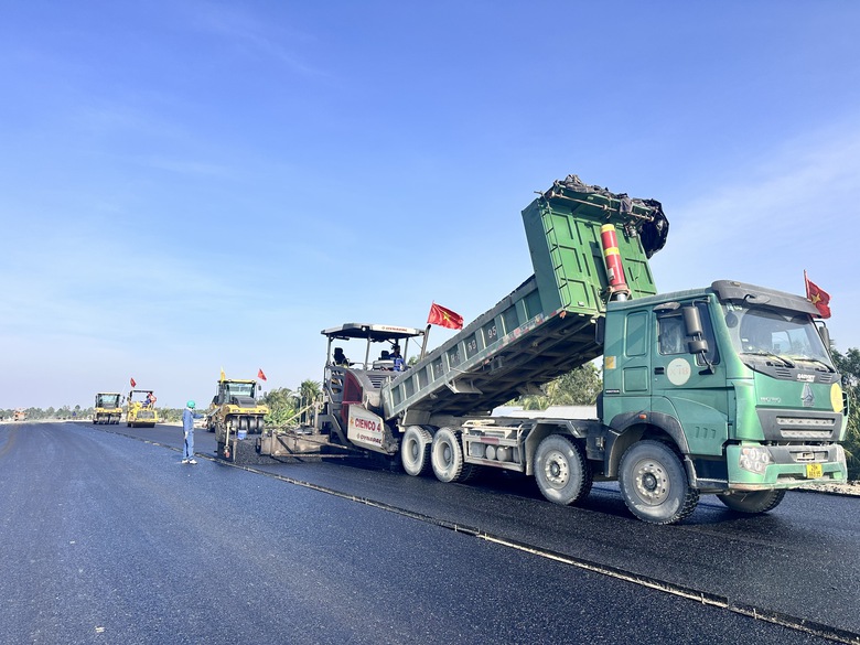 Cienco4 tăng tốc thi công đảm bảo hoàn thành tiến độ cao tốc Hậu Giang - Cà Mau