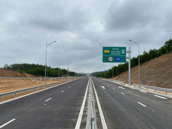 Kiểm tra, khắc phục ngay tồn tại trên cao tốc Vũng Áng - Vạn Ninh