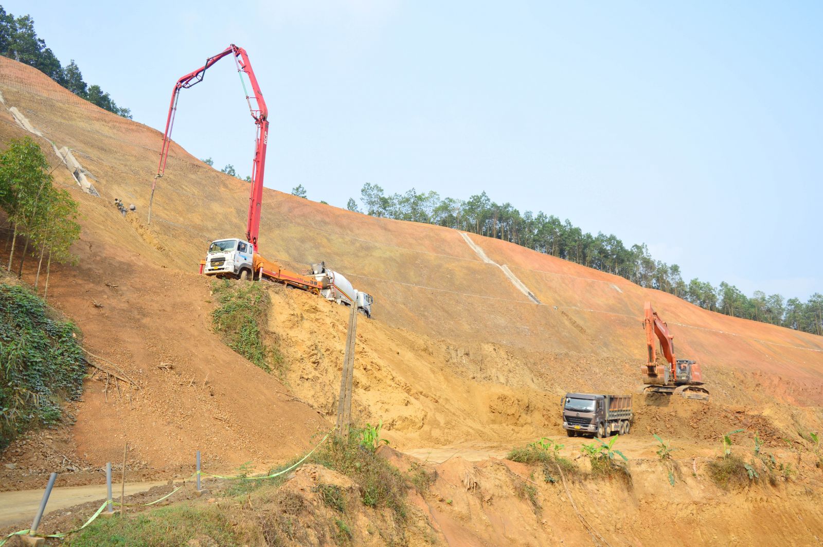 Khẩn trương đẩy nhanh tiến độ đường Hồ Chí Minh đoạn Chợ Chu – Ngã ba Trung Sơn