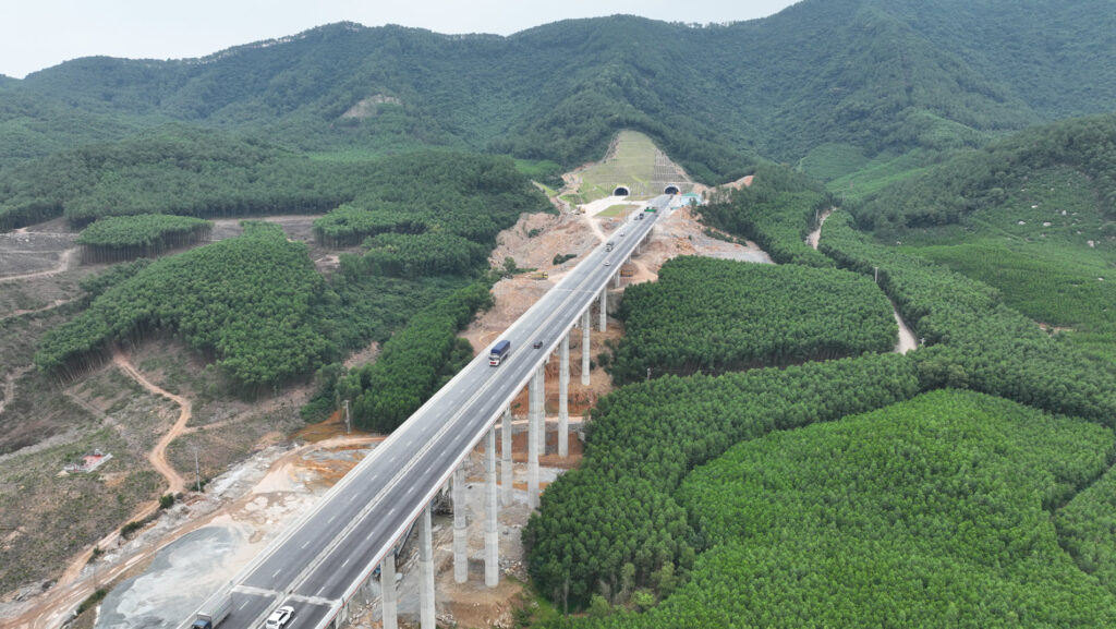 Nhà thầu vẫn thi công chậm ở dự án hoàn thiện hầm Thần Vũ trên cao tốc Bắc – Nam