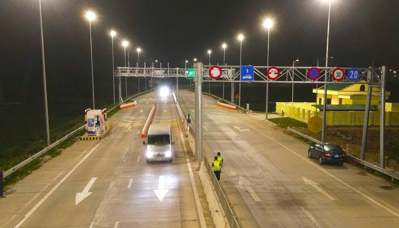 Khẩn trương đẩy nhanh tiến độ hệ thống ITS, trạm thu phí trên cao tốc Bắc - Nam