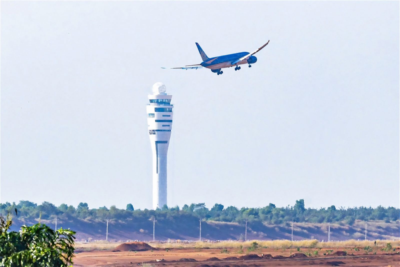 “Vượt nắng thắng mưa“ xây dựng “bộ não” sân bay Long Thành