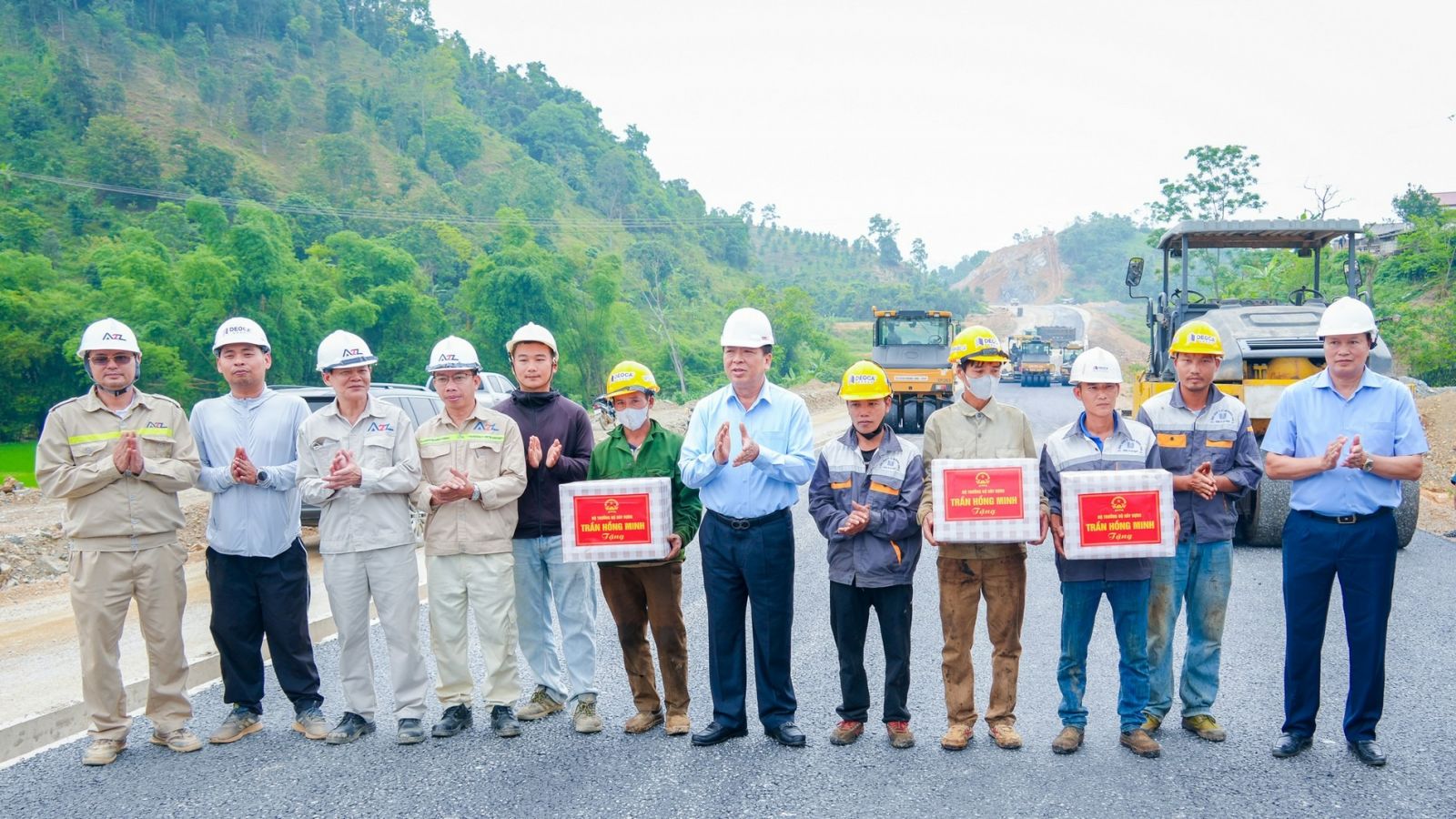 Bộ trưởng Bộ Xây dựng biểu dương nỗ lực thi công “nước rút” hai cao tốc qua Lạng Sơn - Cao Bằng