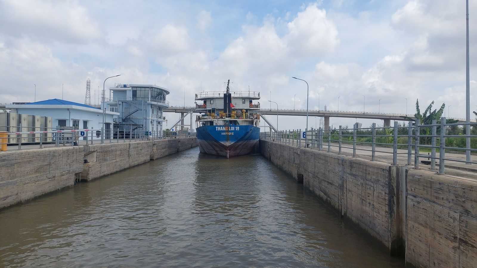 Cấm tàu thuyền qua kênh Nghĩa Hưng, điều chỉnh lịch mở cầu phao trên sông Hoàng Long
