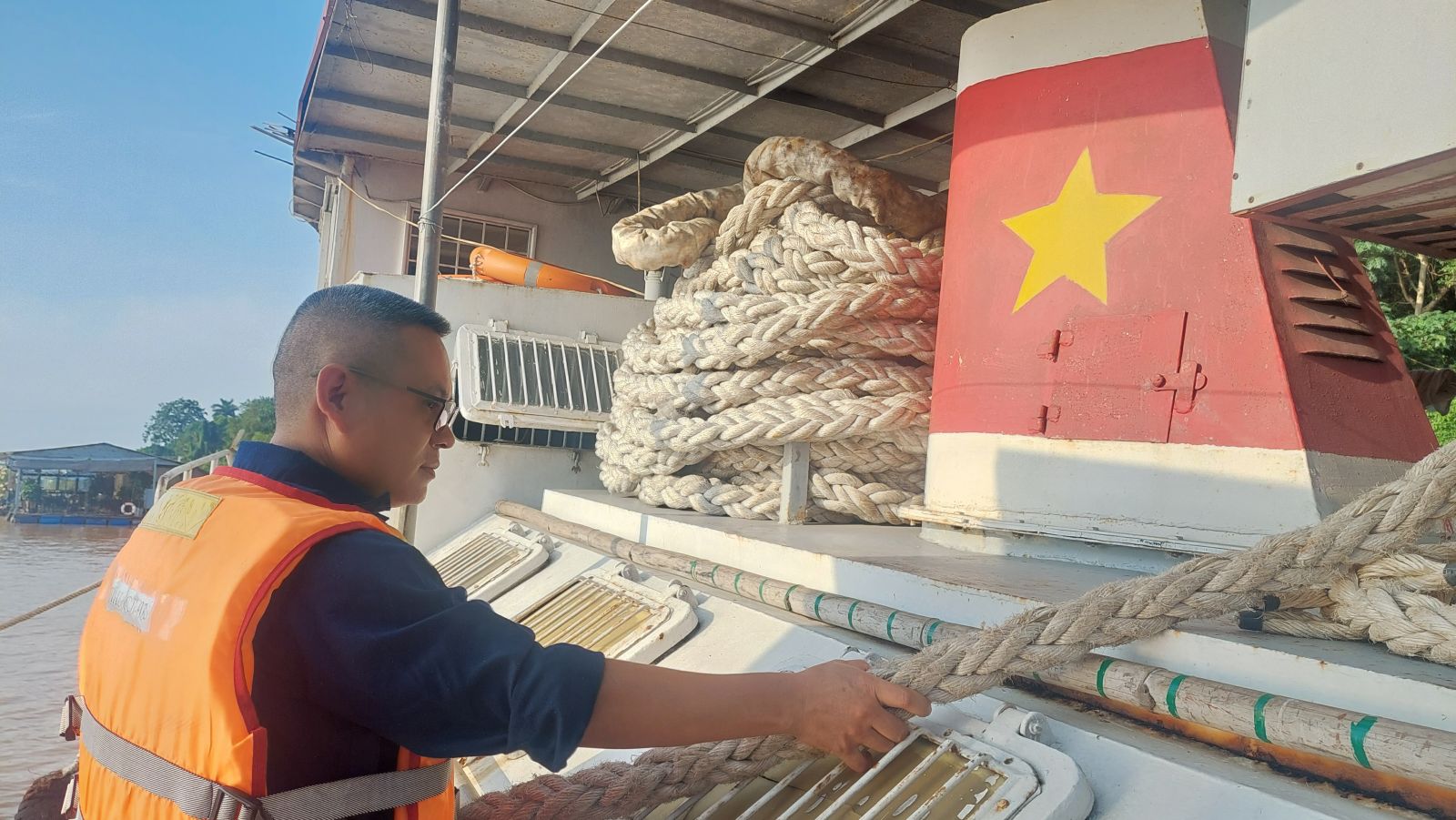  Những người ngày đêm bám luồng, bảo đảm an toàn đường thủy cầu Long Biên - Chương Dương