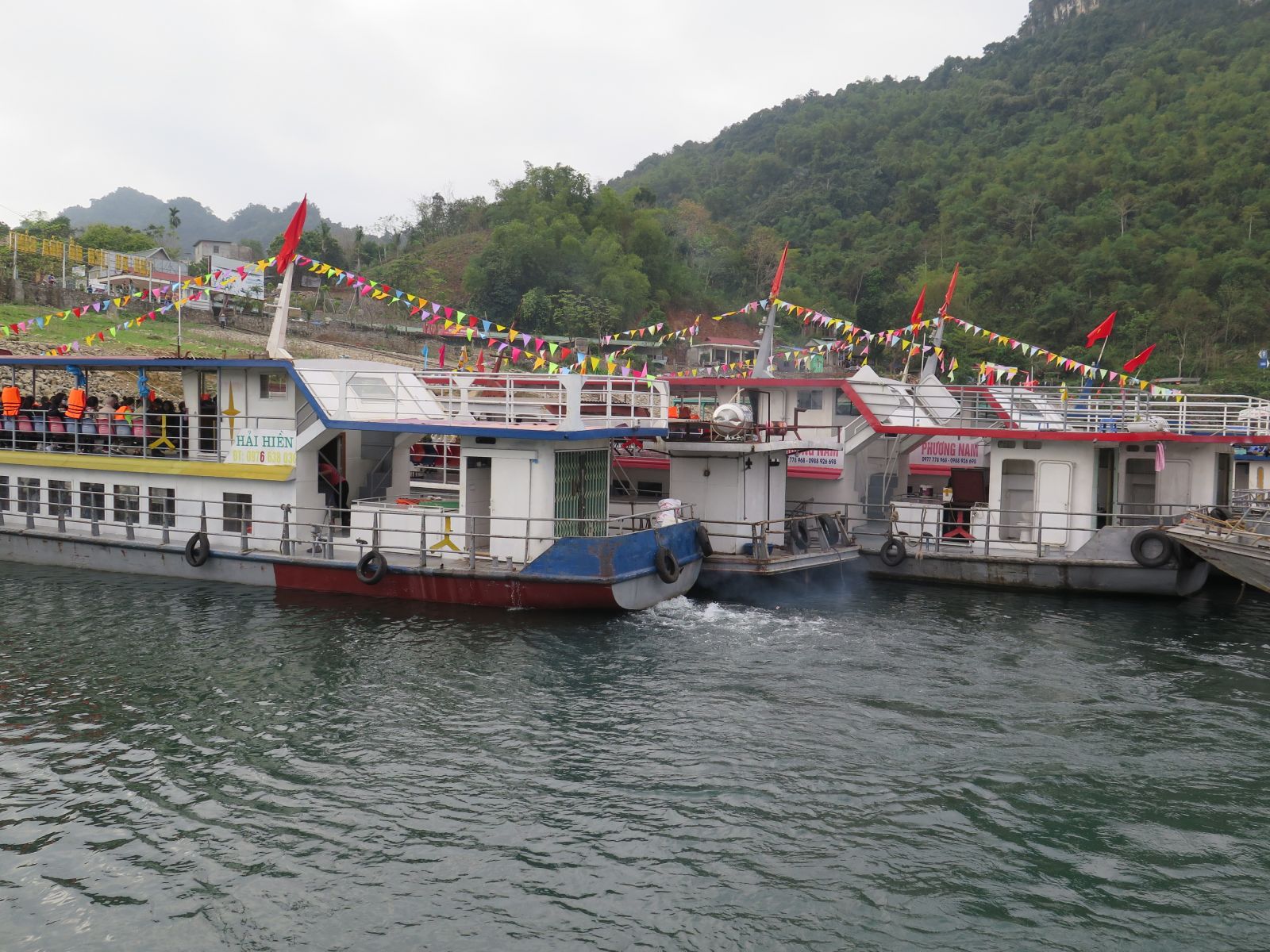 Những vấn đề đặt ra trong giải quyết đăng kiểm đối với hơn 200 tàu chở khách trên hồ Hòa Bình