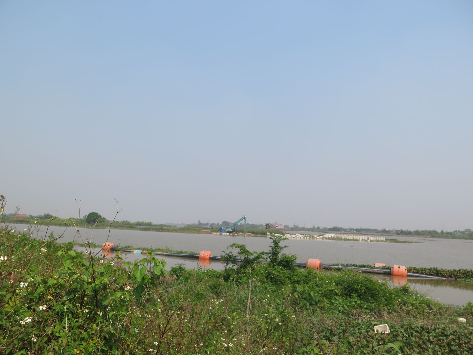 Sông Đáy hạn chế giao thông thủy, kênh Nghĩa Hưng phục vụ tàu thuyền lưu thông bình thường 