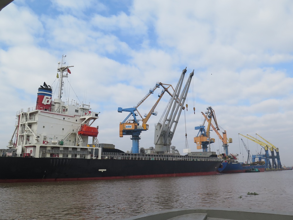 Nhiều yêu cầu mới đối với thiết bị nâng lắp đặt trên tàu biển