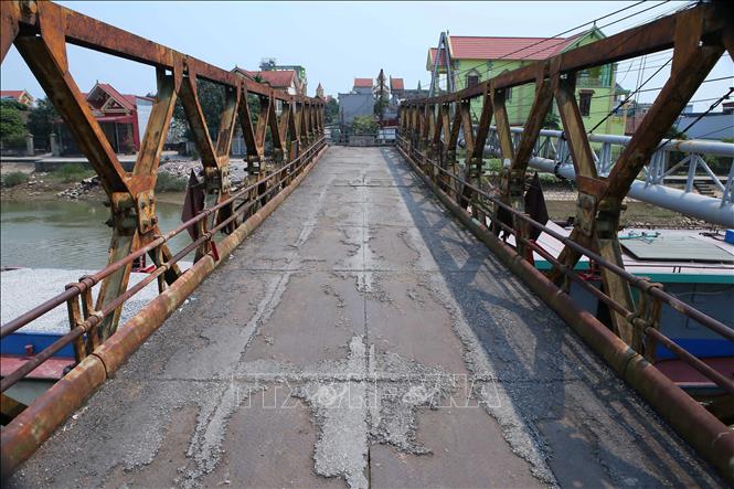 Hạn chế giao thông thủy kênh Quần Liêu để tháo dỡ cầu đường sắt
