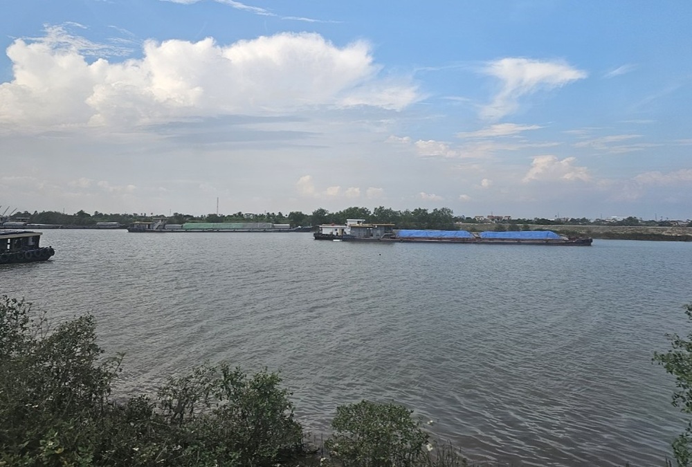 Nạo vét hơn 4km cửa biển để kéo dài tuyến đường thủy quốc gia sông Trà Lý 