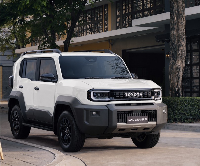 Toyota Land Cruiser FJ 2026 chốt giá gần 1,2 tỷ đồng tại Việt Nam