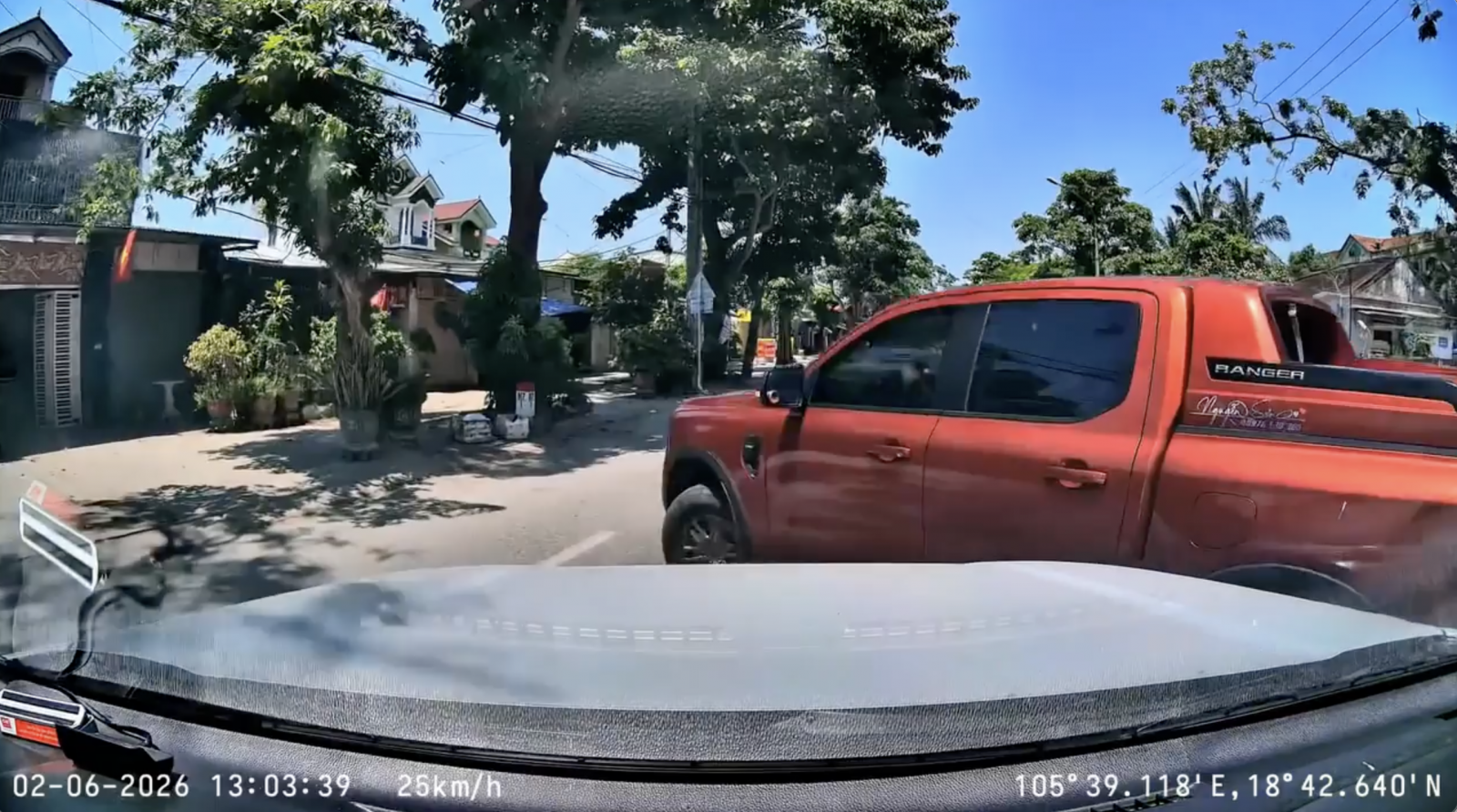 Ô tô bất ngờ quay đầu khi gặp CSGT, đối mặt mức xử phạt thế nào?