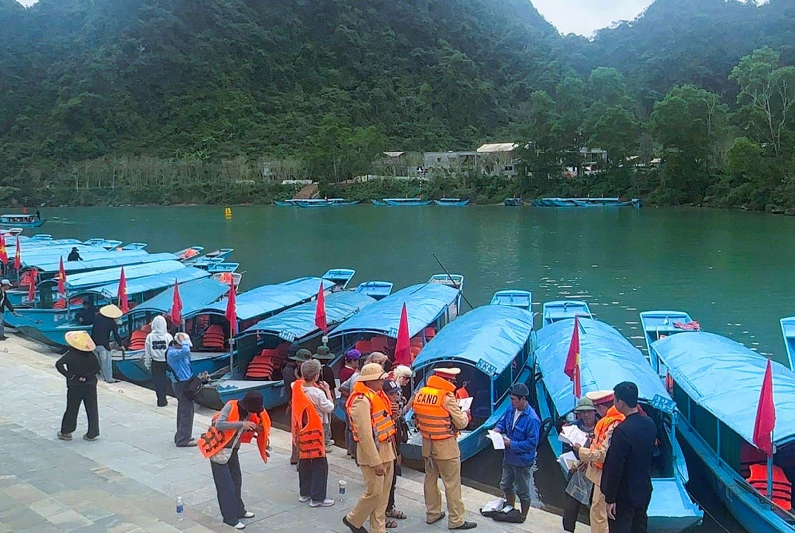 Quảng Trị siết chặt quản lý phương tiện thủy nội địa