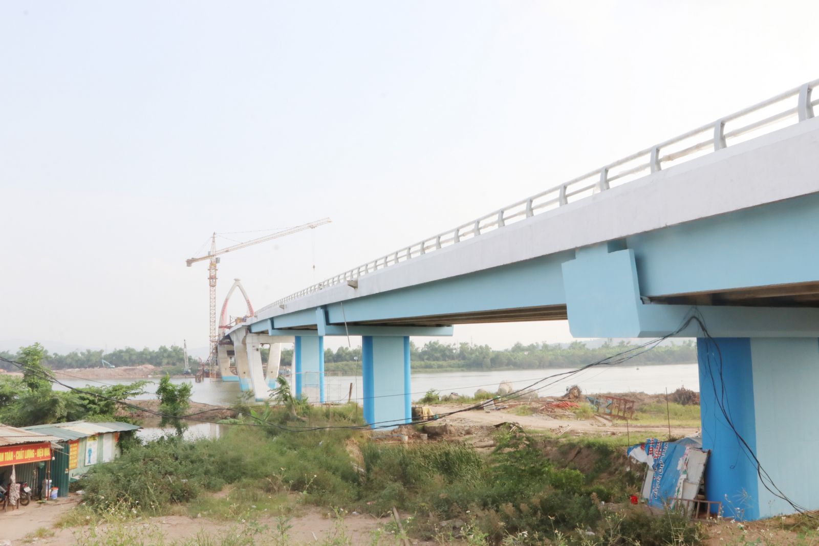 Hợp long cầu Tân An vượt sông Kinh Thầy
