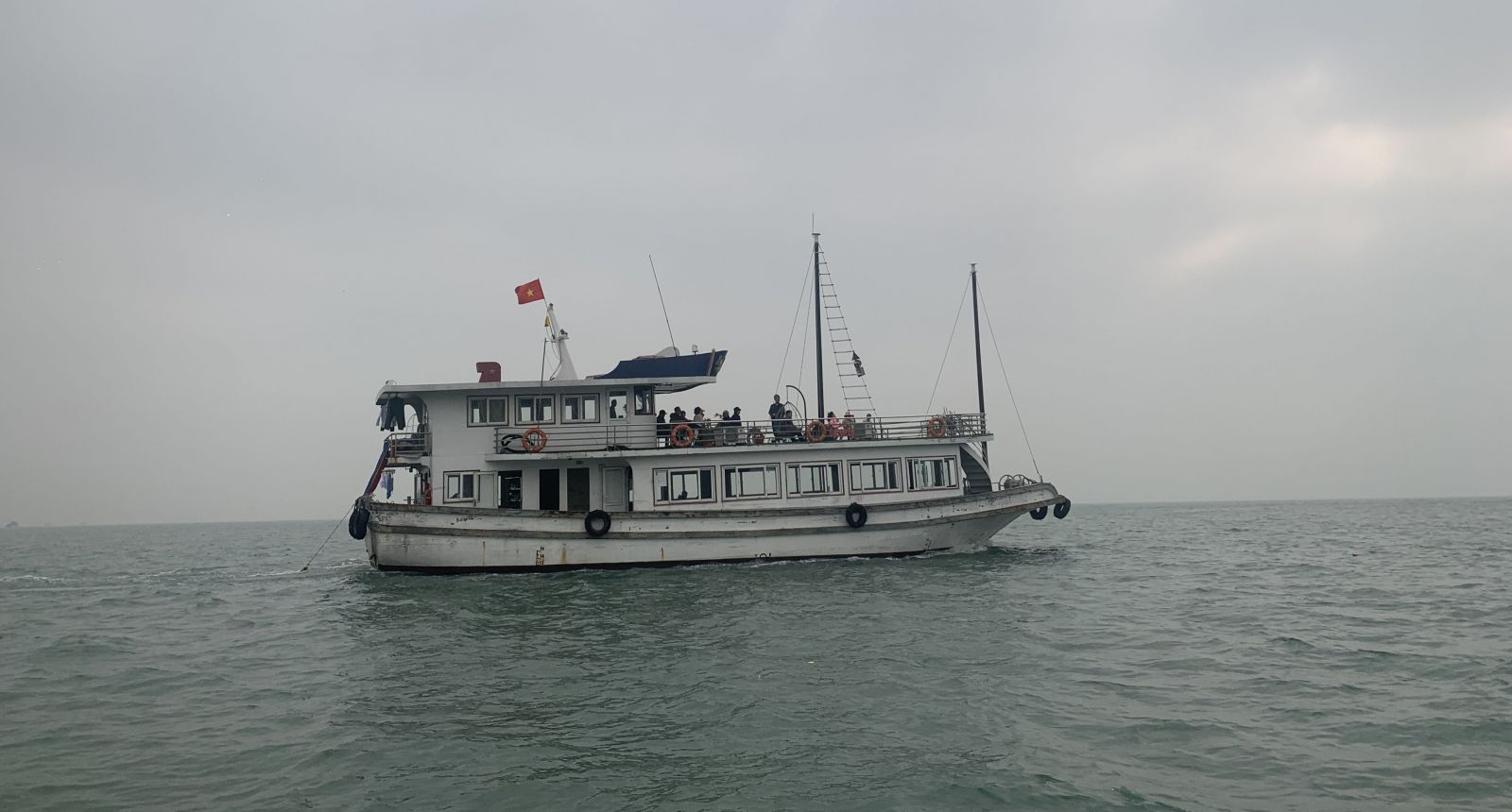 Quảng Ninh: Tăng cường bảo đảm an toàn đối với tàu du lịch hoạt động trên vịnh Hạ Long