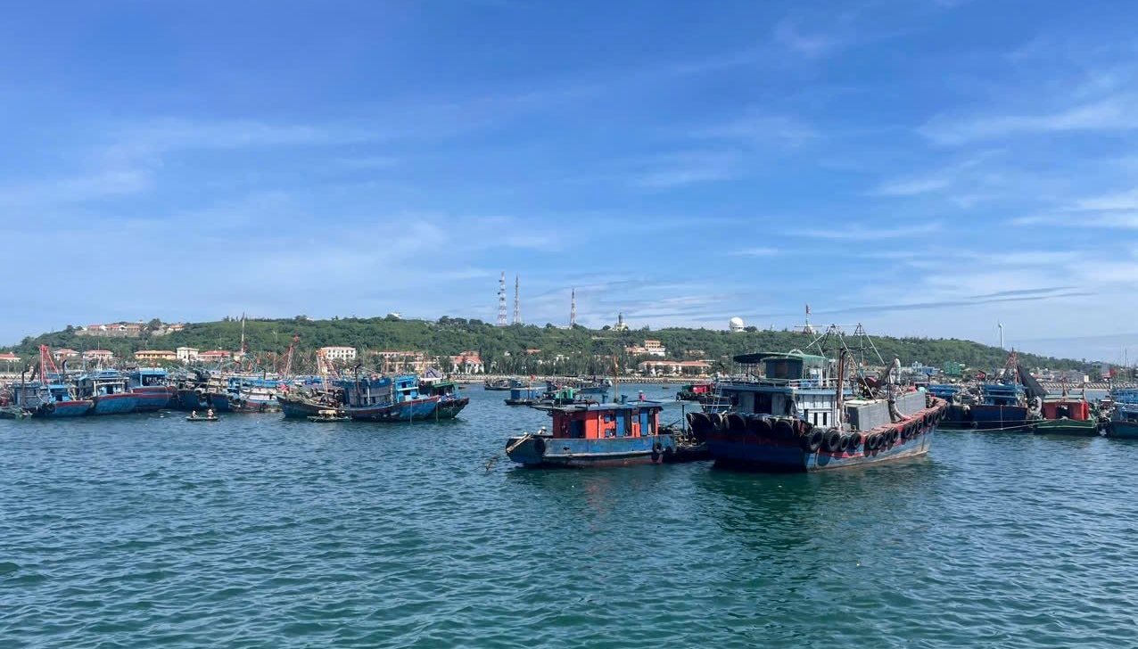 Hải Phòng: Cứu thành công toàn bộ 11 người gặp nạn trên vùng biển Bạch Long Vĩ