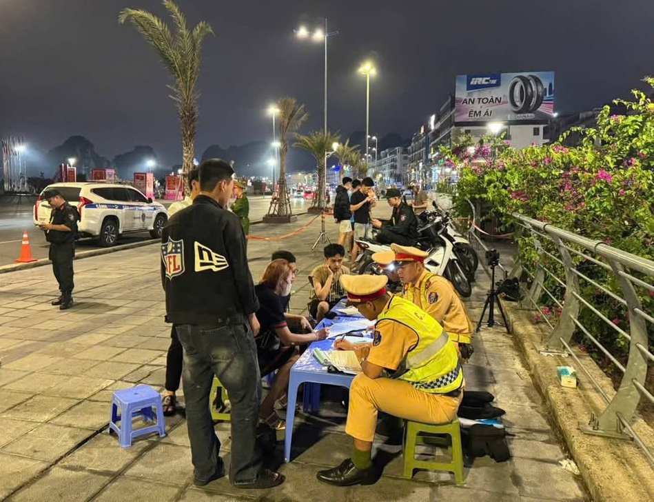 Quảng Ninh: Tăng cường tuần tra, xử lý nghiêm nhiều thanh thiếu niên vi phạm trật tự ATGT