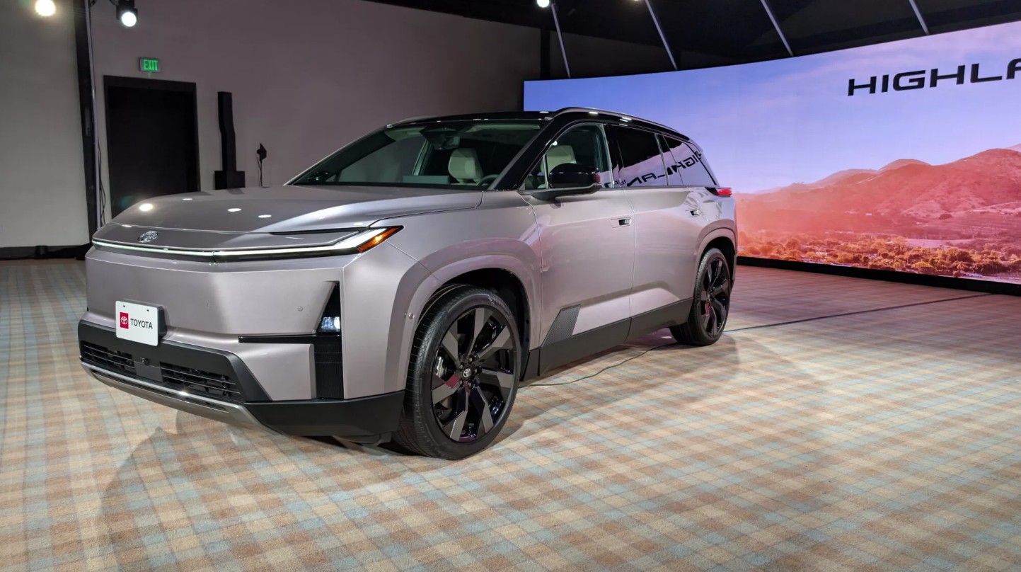 Ảnh thực tế Toyota Highlander 2026 ra mắt, chỉ có bản thuần điện