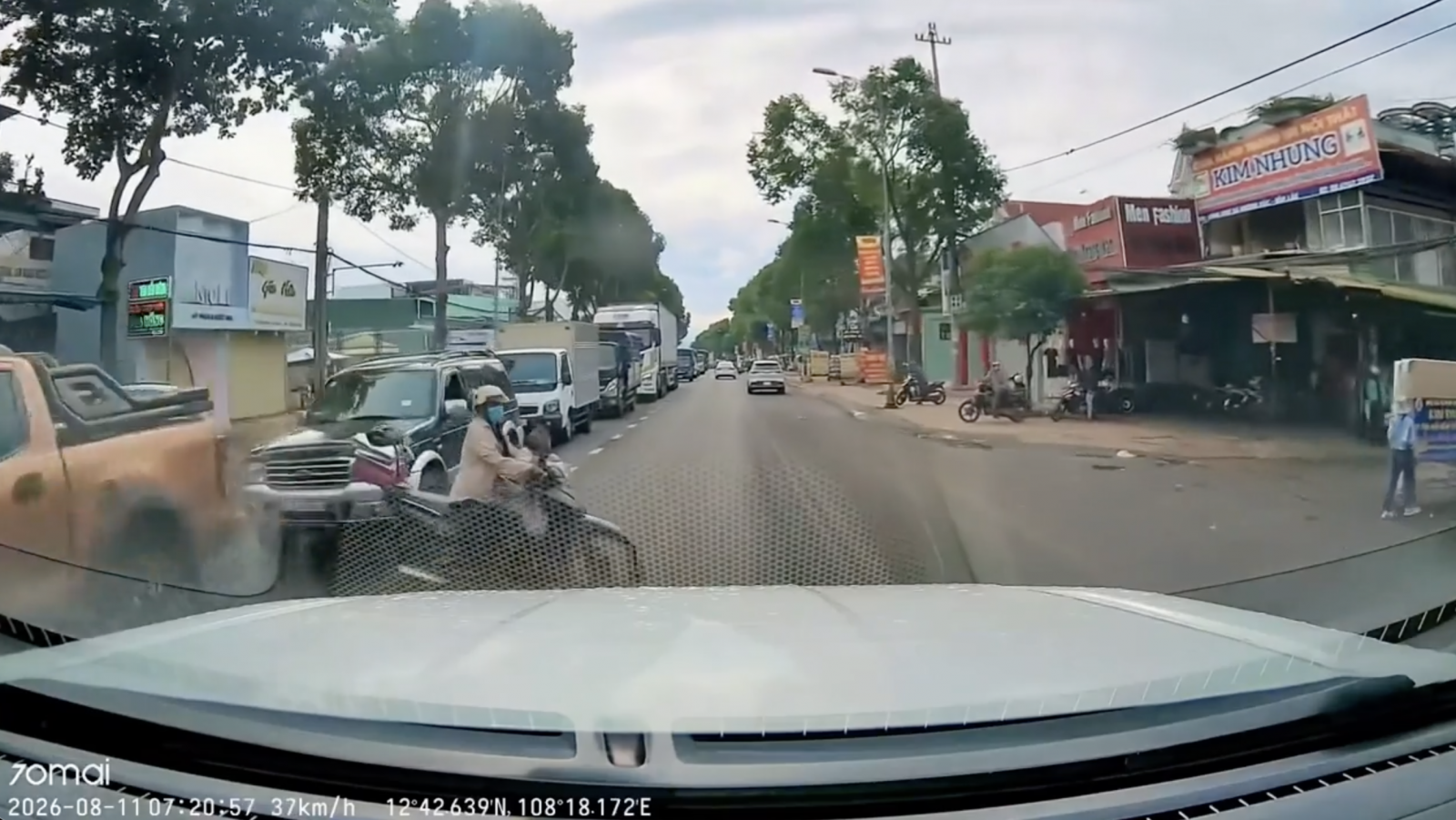 Nhận “trái đắng” khi sang đường như chỗ không người 
