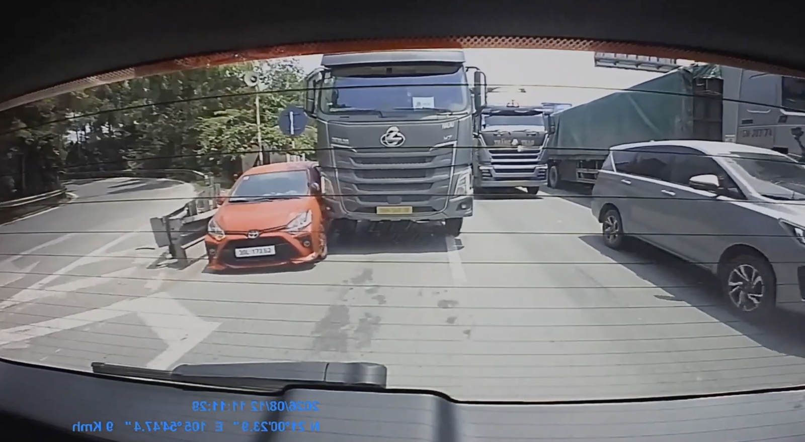 Tư duy “điền vào chỗ trống“ từ xe máy lên ô tô khiến tài xế trả giá đắt