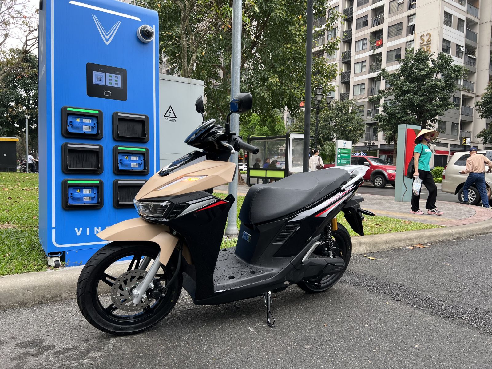 Xe máy điện đổi pin có sạc được không?