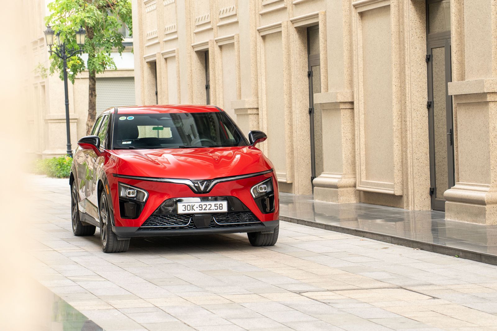 Sự đổi ngôi phân khúc C-SUV: VinFast VF7 dẫn đầu, một “tân binh” cũng làm nên chuyện