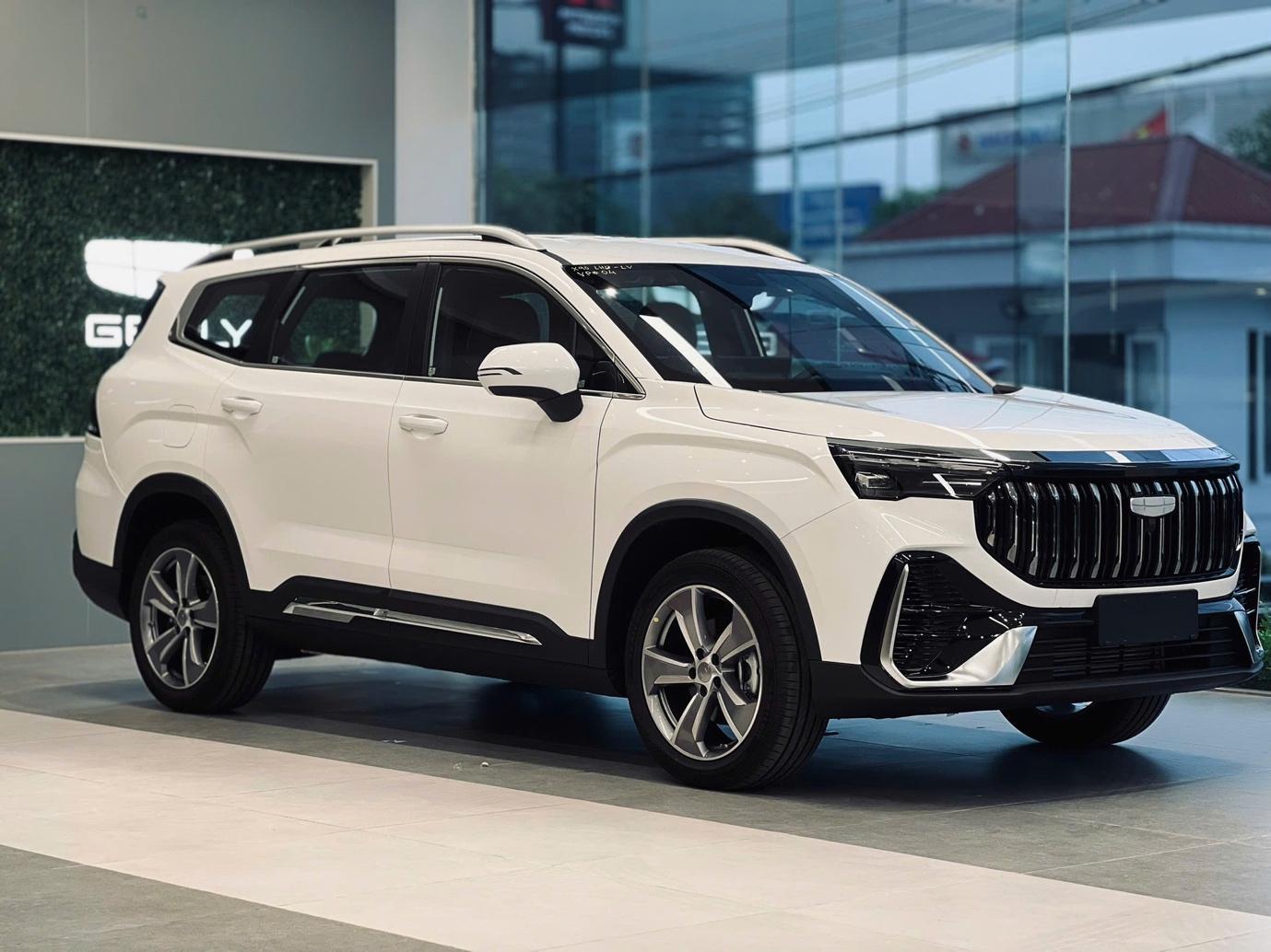 SUV 7 chỗ Geely Okavango giá rẻ khó tin chỉ 739 triệu đồng