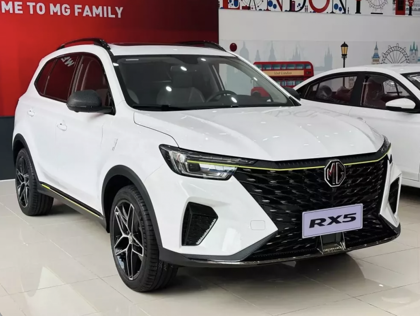 Xe Trung Quốc MG RX5 xả kho giảm 200 triệu vẫn ế khách