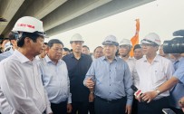 Tập trung tháo gỡ vướng mắc vật liệu cho các dự án cao tốc khu vực phía Nam